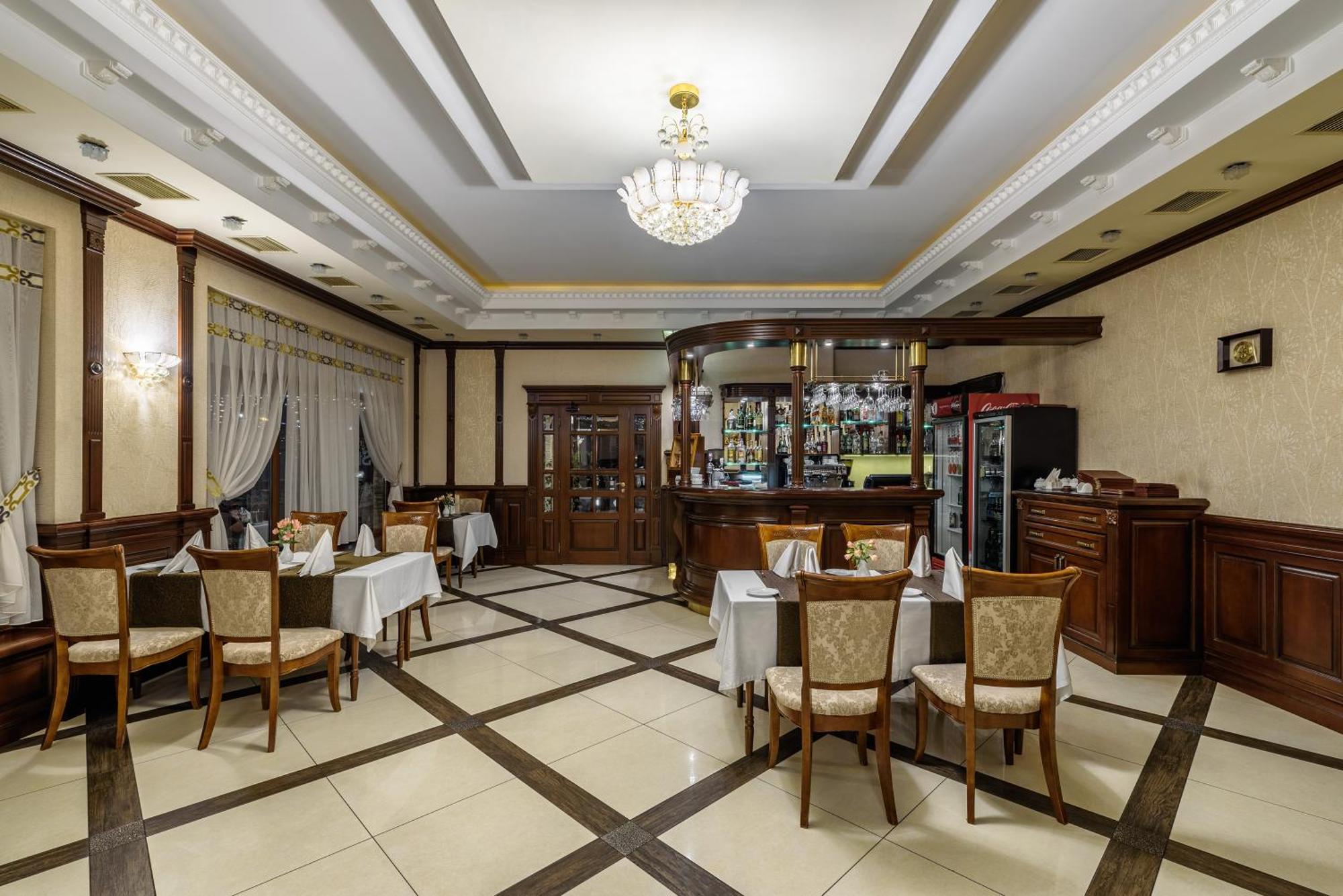 Status Hotel Malekhuv Exterior foto